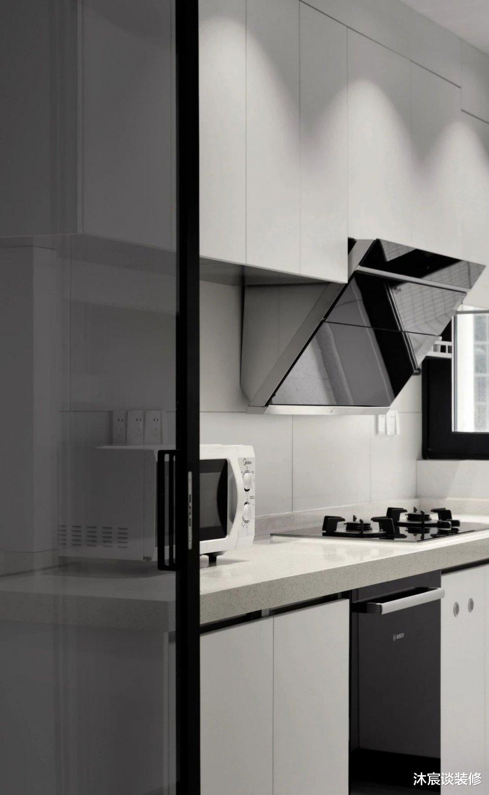 |一家四口挤进76㎡，去掉家具传统摆设，室内宽敞大气，住着很舒适