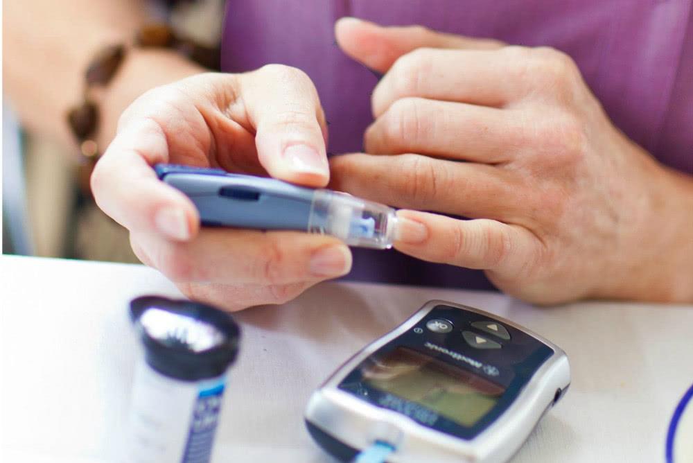 #肝脏#你有糖尿病却不知道?身上3个地方颜色“变深”,尽快测测血糖吧