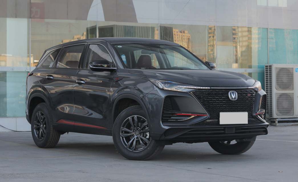 本田CRV▲长安的“黑武士”,2.0T配8AT,顶配不到16万,买了CRV后悔了