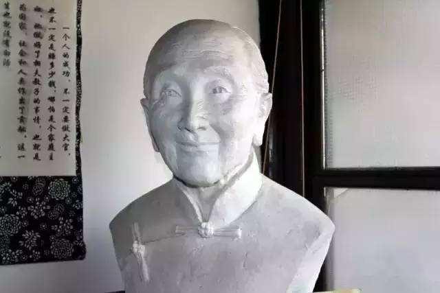 「」中国母亲将13位子女皆培养成博士，却无一人为祖国效力，谁之过