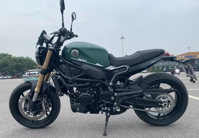 贝纳利|5.58万起！贝纳利幼狮800售价公布，标配Brembo卡钳和滑动离合