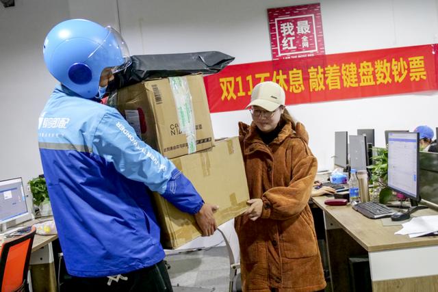 饿了么|月活首超美团，饿了么正在悄悄突围