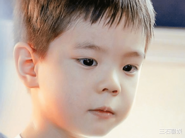 有種“基因”叫杜宇麒，小時候親爹都嫌醜，如今濃眉大眼成男神！-圖2