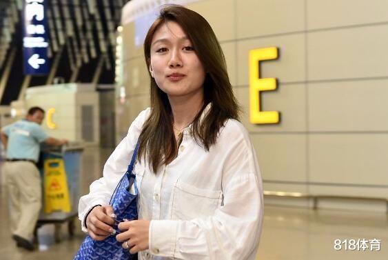 「武磊」共患难！武磊确诊新冠妻子不离不弃，照顾他生活，父母带孩子住他处