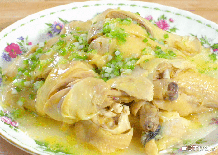『葱油鸡』葱油鸡5分钟烹饪秘诀，鲜香嫩滑，软烂脱骨，一盘上桌不够吃
