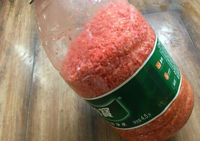 「」钓鱼:小杂鱼多怎么办?这样调整饵料一箭双雕!