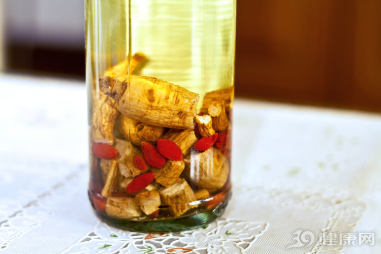 『中毒』药酒下肚，人中毒：4味中药材，不适宜泡药酒