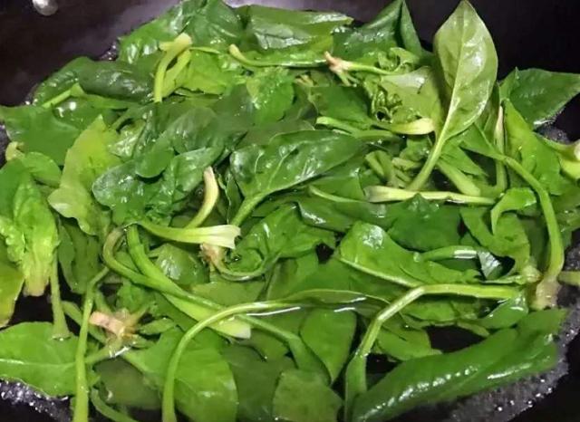 食材|没焯水就不能吃的4种蔬菜,以后可别再直接丢下锅,吃了肠胃不适