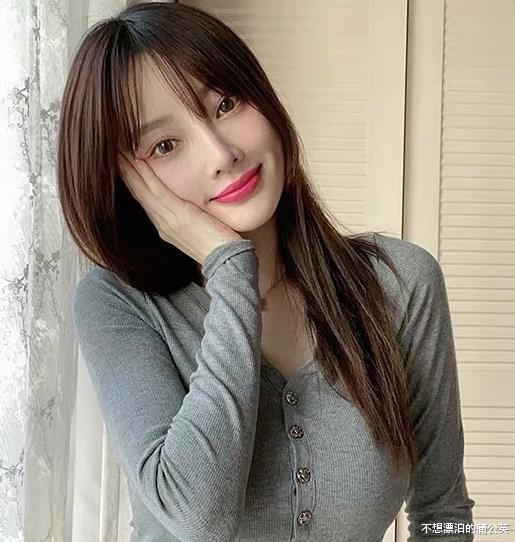 李小璐女儿近照,十级美颜难遮"原生五官",7岁甜馨像极了妈妈