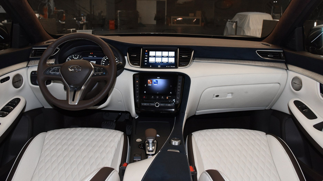 英菲尼迪QX50|气场胜过Q5L，一口气降6w，配多层隔音+17颗BOSE，却识货的人不多