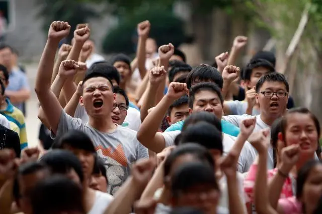 【教育部】还在担心考不上大学？教育部数据显示，超过一半的考生都能上大学
