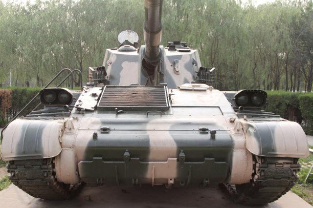 莫斯科▲俄军阅兵出丑！坦克开过莫斯科街道一片狼藉，都是履带不挂胶惹得祸