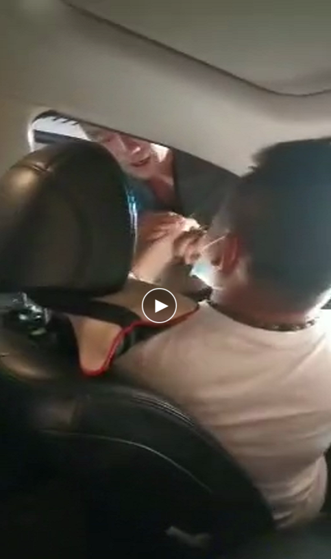 话晴空|“我今天不整你，我就不姓……”因别车路怒行凶，光头男砸车捅倒白衣男被刑拘