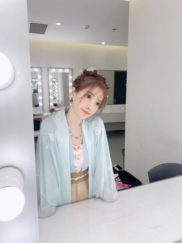 【提莫】提莫国风音乐会后台私照曝光，抹胸汉服惹人疼爱