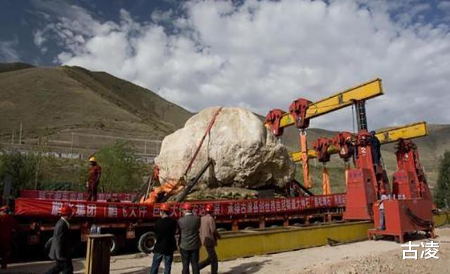 『疯狂的石头』2010年，甘肃搬运两层楼高的\疯狂的石头\，让整个县\石\来运转