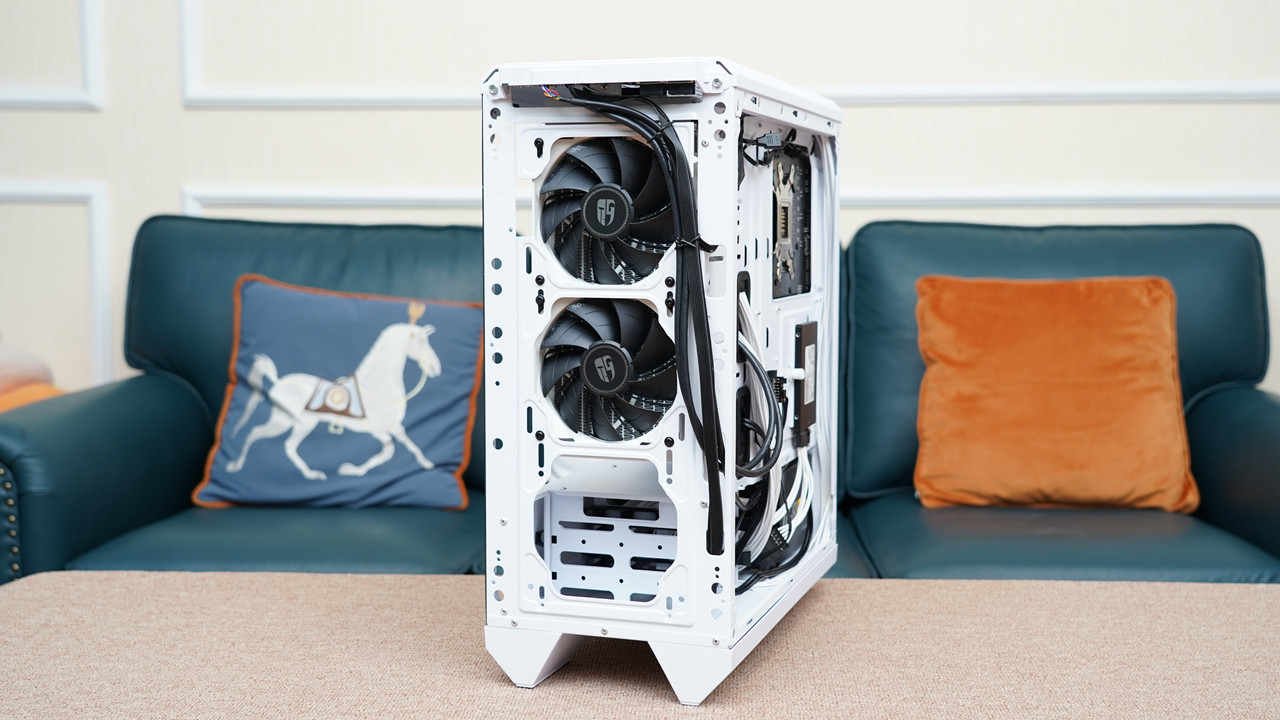 |光污染终有审美疲劳时，打造一台与众不同的高颜值、高性能电脑主机