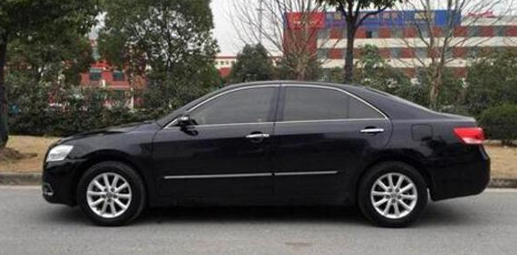 吉利帝豪■9万买车表哥选择吉利帝豪，我买二手凯美瑞，2年后他直呼后悔！