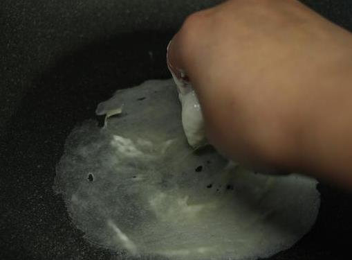 #面粉#在家自制万能面皮，口感软糯又劲道，随便一包就很好吃