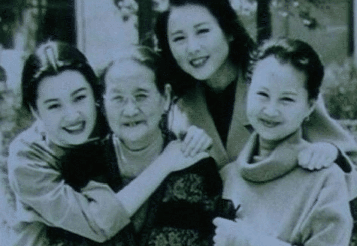 万茜|许晴怎么还不嫁?51岁撩人魅力从不停歇,难怪谁都看不上