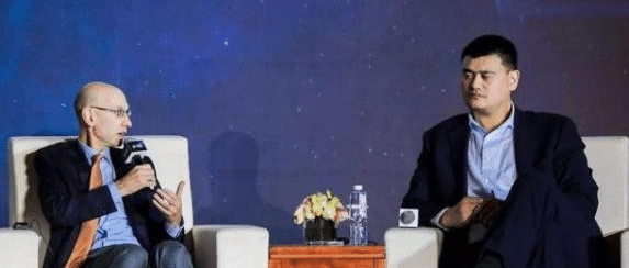 姚明@尴尬！爆出肖华情绪失控当众开始流泪，损失惨重到撑不住，难怪要向姚明求助