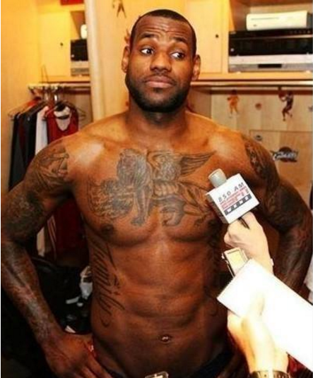 【易建联】姚明的腹肌，易建联的腹肌，孙悦的腹肌，网友：这差距有点大