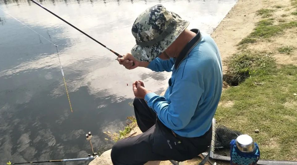 「玉米」夏季夜钓鲤鱼三个关键点,掌握好了再去钓也不迟——盛世三渔