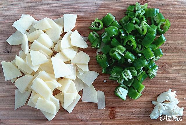 『土豆』土豆和它一起炒，吃着比肉香，家人都爱吃，太解馋了