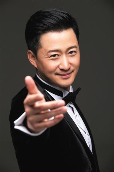 【吴京】他是李连杰师弟,14岁下肢瘫痪,卖过服装的他终成百亿先生!