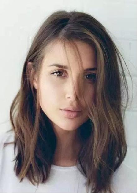 发型|梅婷遮脸发型反而显脸大，真正“显脸小”的发型是这样的