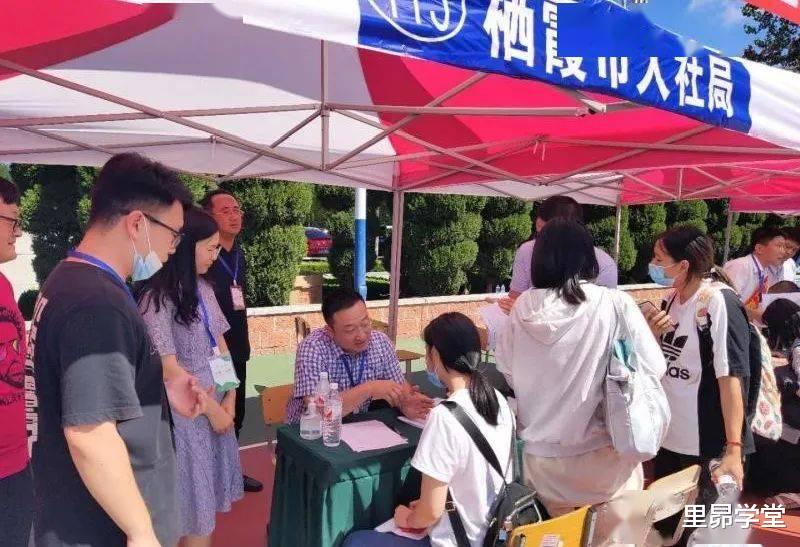 高校|用人单位招聘时要求“双一流高校”毕业，普通高校毕业生很差吗？