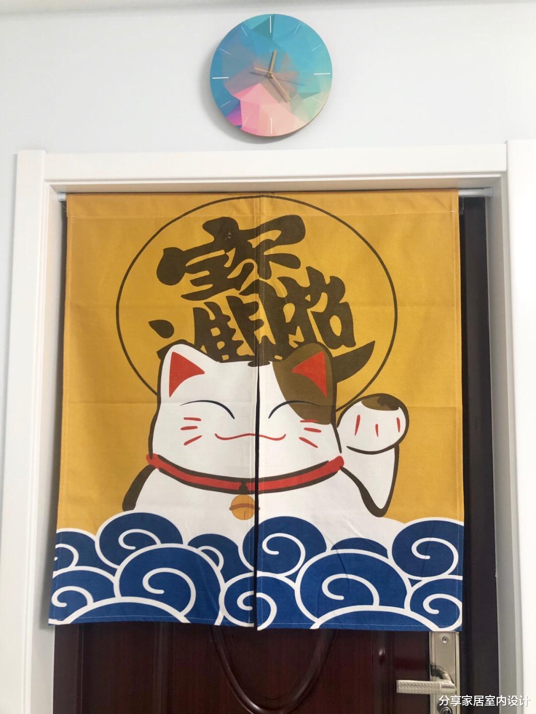 ：她家90平新房，装修一共花费15万，电视墙很实用，进屋就被迷住！