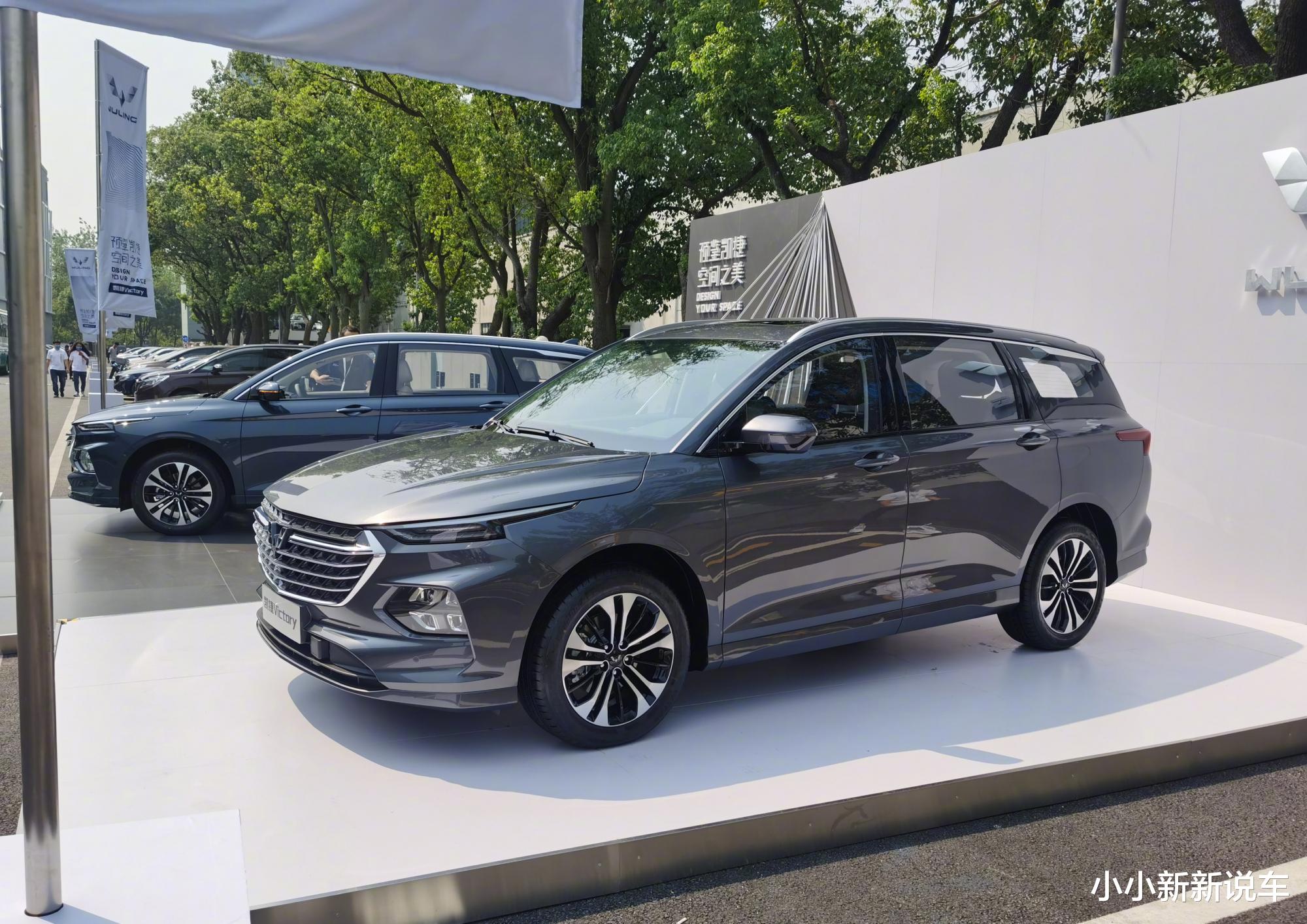 五菱凯捷|五菱凯捷实车现身，“银标”上档次，2+2+2布局，配电子档杆