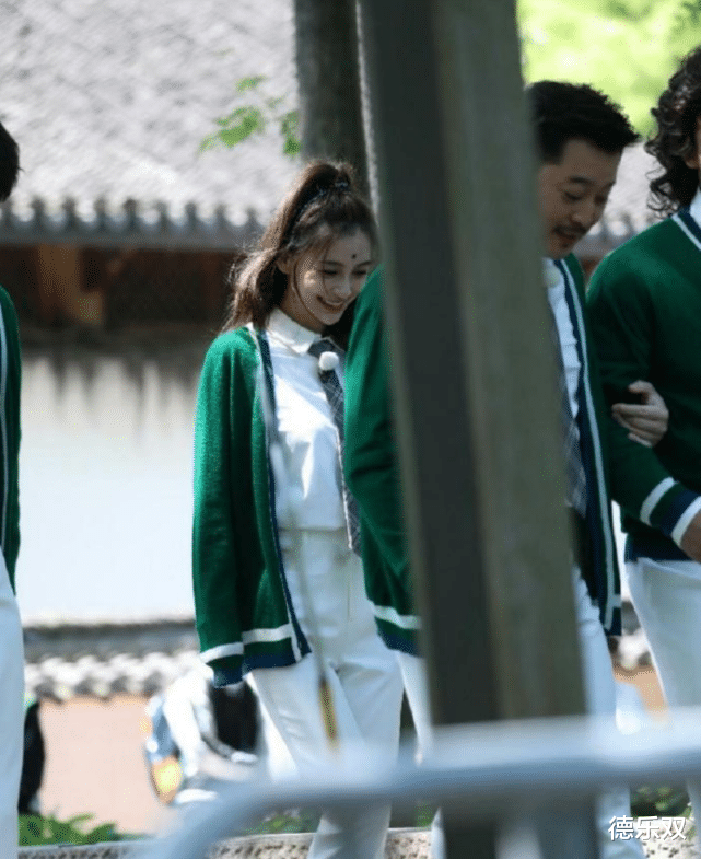 「郑恺」跑男录制，郑恺“大肚子”被吐槽，获悉发胖原由，才知啥叫敬业！