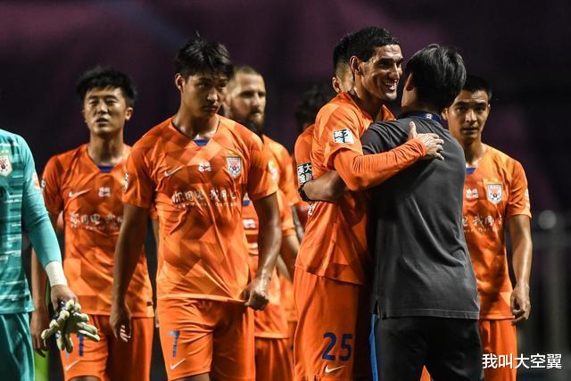 山东鲁能|终于说出真话：李霄鹏表现让鲁能球迷近乎绝望，球队正走向尽头