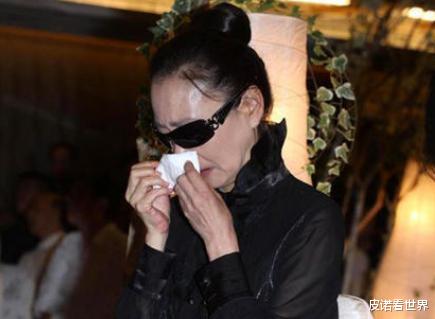 刘雪华|2011年，在丈夫葬礼上戴着墨镜哭到崩溃的刘雪华，后来过得如何？