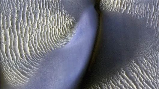 火星|“天问一号”探测器传回地月合影;人类首次发现火星上巨型沙丘在移动丨科技早新闻