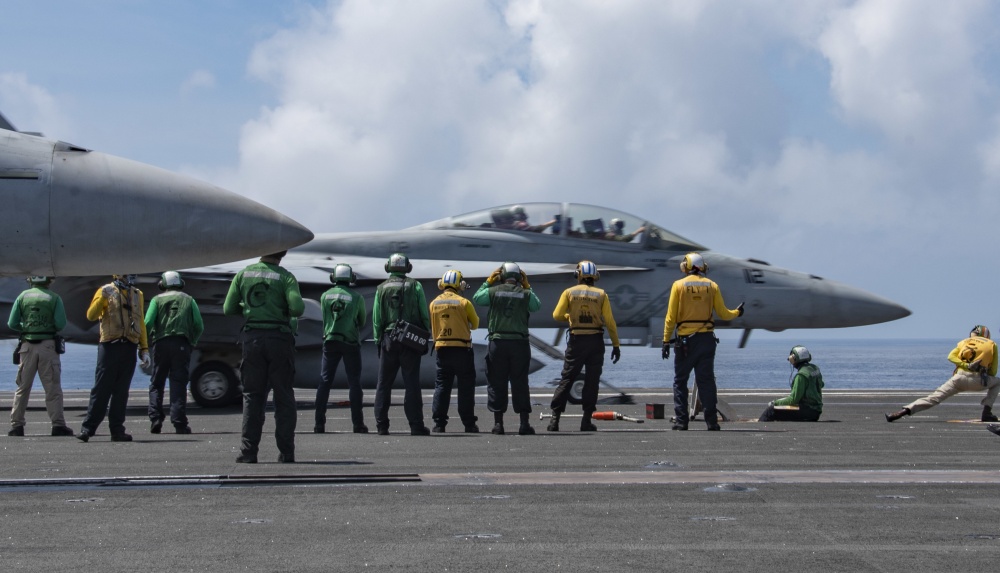 里根号|发生了什么？里根号航母突然紧急驶离日本，美：已进入战斗状态