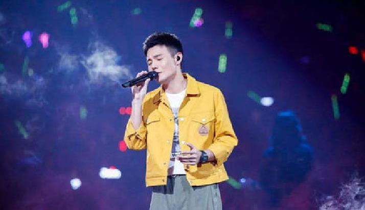 华语乐坛|华语乐坛为何逐渐没落？看看李荣浩和张艺兴就知晓，歌词充满敷衍