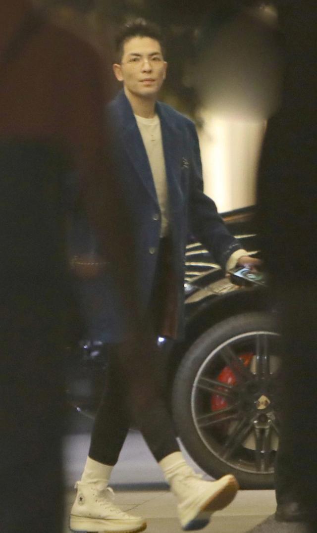 安以轩|安以轩挺巨肚连开俩趴,40岁庆生宴众星云集,陈荣炼送380万手表