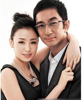 吴启华|43岁娶小21岁娇妻，7年败光上亿家产，今带女儿住出租屋
