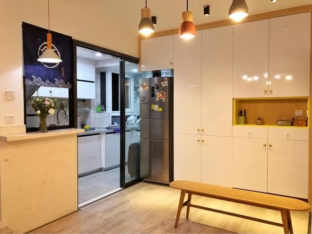 @一进门就迷住了！玄关鞋柜“一面墙”，最满意厨房，漂亮实用！