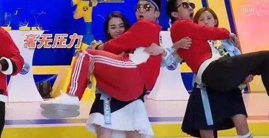 『迪丽热巴』还记得被热巴抱起来的男生吗？146斤都不在话下，120斤却失手了