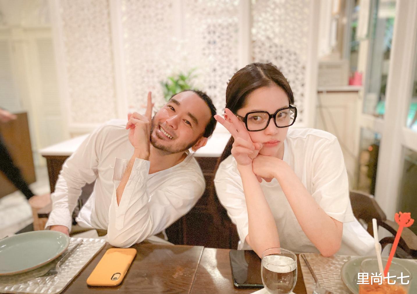 非诚勿扰▲欧阳娜娜赴泰国探亲，认38岁泰星TAE当干爸，两人同框好温馨