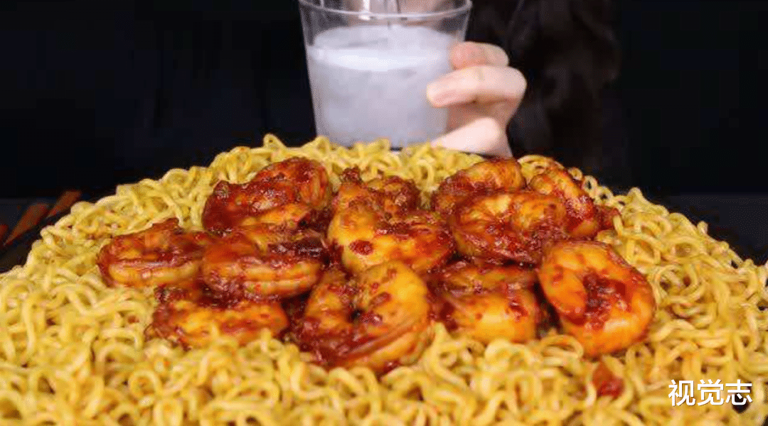 视觉志|大胃王自曝行业内幕：我做吃播后，欠债80万。