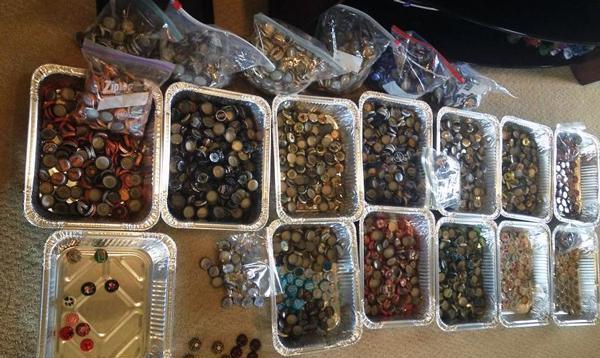 攒下2530个酒瓶盖，制作了一个别致吧台，完工后惊艳众人！