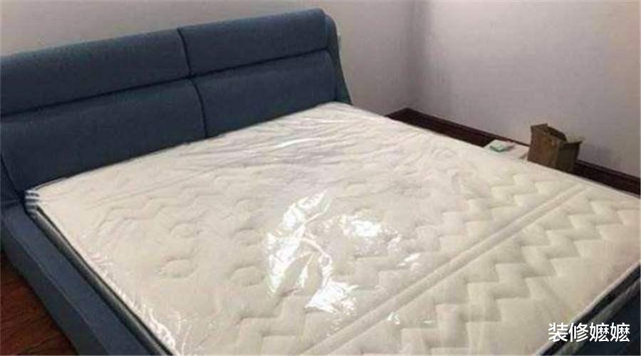 |裹住床垫的塑料膜用不用撕掉？听内行人说的话，才知我家一直做错