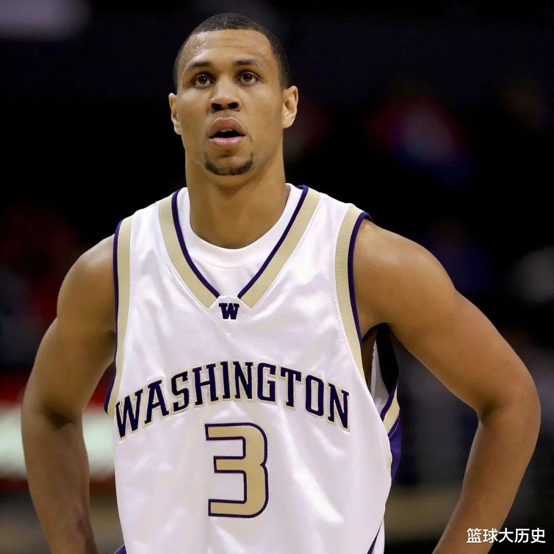 『罗伊』罗伊的选秀报告！身高1米98，评分96分，模板曾垫脚科比！