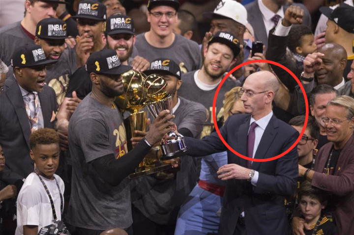 『骑士队』16总决赛骑士逆转夺冠后，肖华为何全程黑脸？说出来你别不信