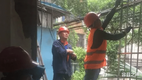 容县之声|广西某楼外出现“空中吊床”？家主：人多不够住！