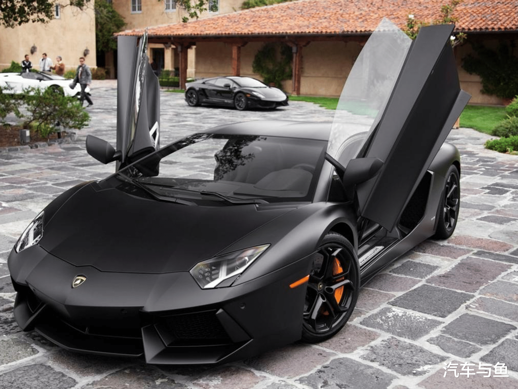 豪车|波多“老师”开800万大牛上街，粉丝遇见热血沸腾：开得一手好车